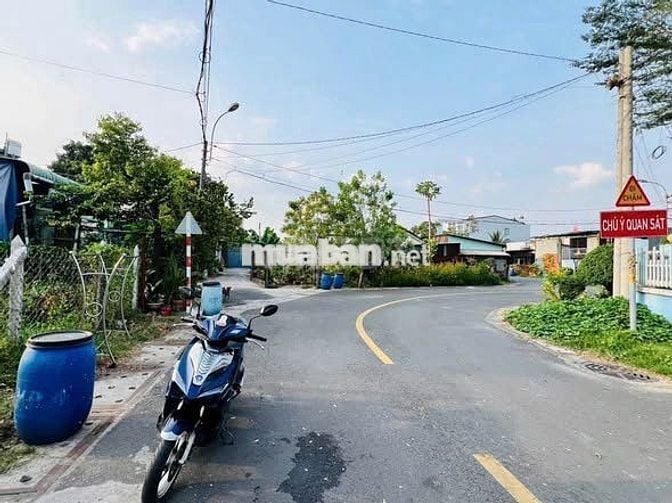 Kẹt tiền bán gấp lô đất 192m2 ngay Tân Thông Hội, Sẵn thổ cư, 860tr