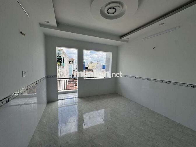 Dt 60m2 - 3 Tầng BTCT - Đường Xe Hơi - (4×15m2) - 4PN - Chỉ : 6,35 Tỏi