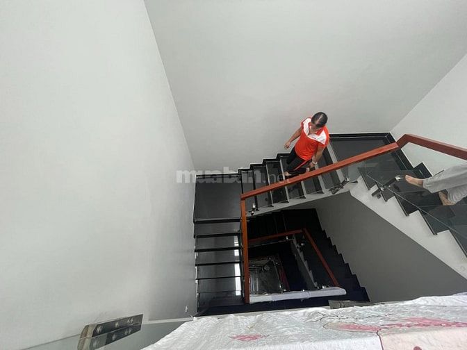 nhà mới MTKD đường Nguyễn Thức Tự, 4,1x24,5m giá 30 triệu/tháng.