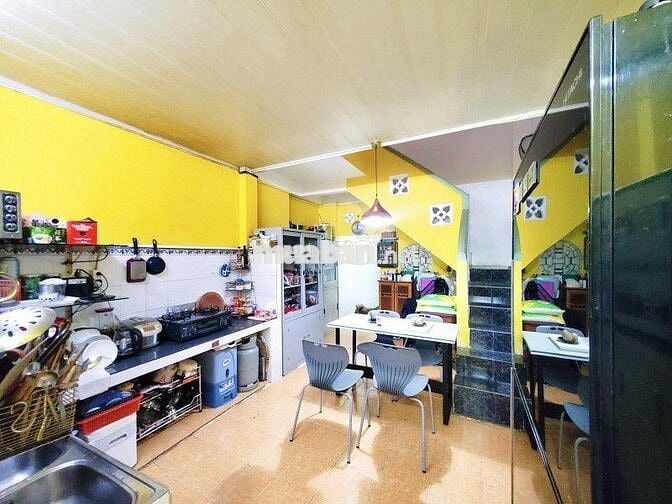 BÁN GẤP NHÀ HUỲNH VĂN BÁNH - 81m2 - VÀI BƯỚC RA HXH CHỈ 9.x TỶ