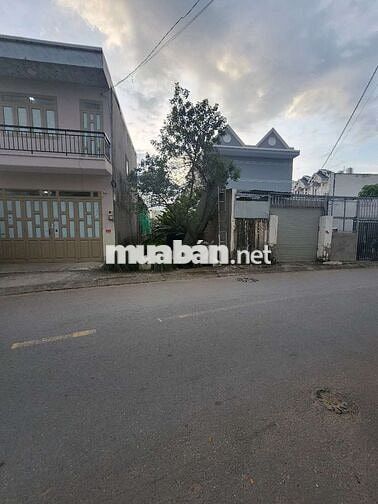 Đất mặt tiền thạnh lộc 31 ngay ngã tư ga