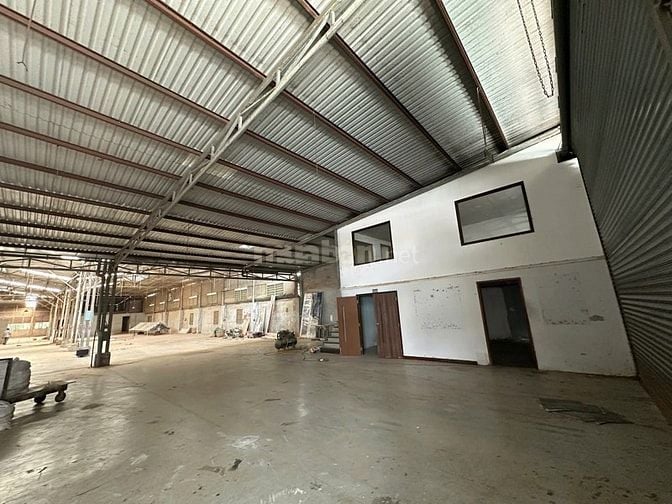 Cho thuê kho Xưởng mặt tiền đg Nguyễn văn bứa hóc Môn DT 1600m2 65tr 