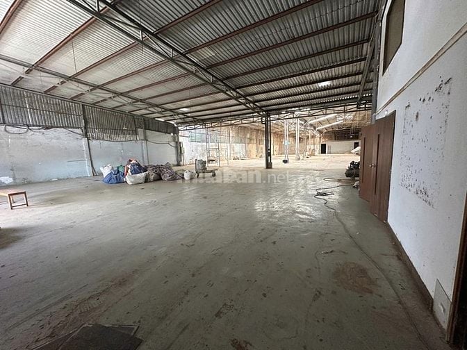 Cho thuê kho Xưởng mặt tiền đg Nguyễn văn bứa hóc Môn DT 1600m2 65tr 