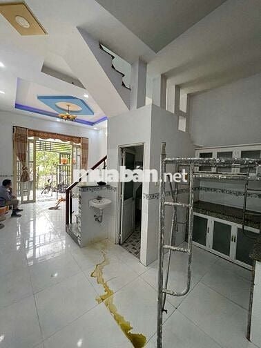 Nhà nằm ngay mặc tiền đường Nguyễn Văn Bứa DT:4m-12m giá 480tr