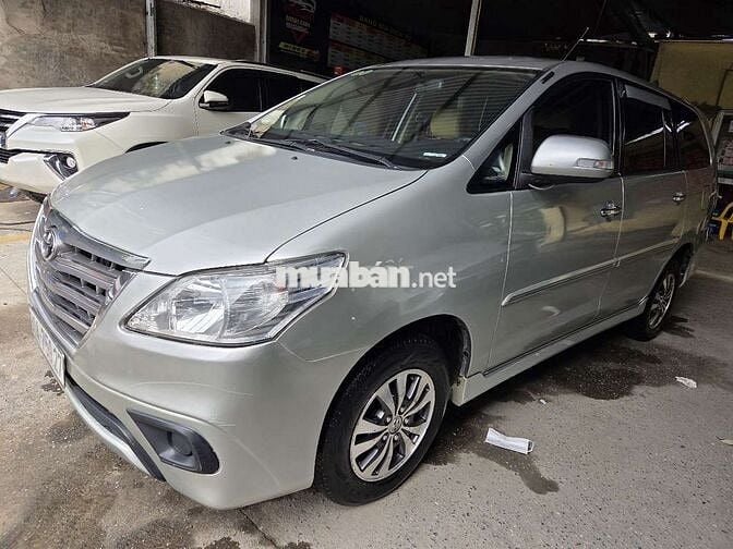Toyota Innova 2015 2.0E Bạc
