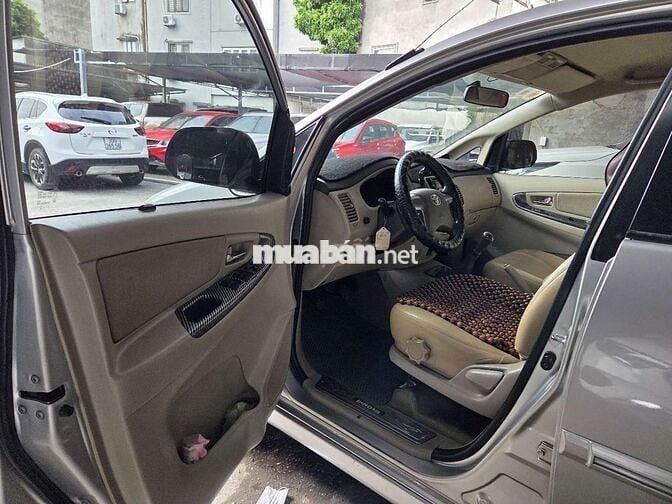 Toyota Innova 2015 2.0E Bạc
