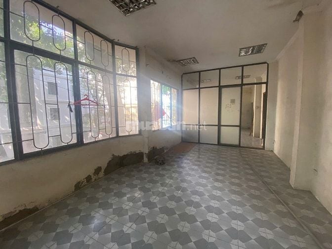 Cho thuê Trần Hưng Đạo view góc phố đẹp như tranh 60m2 18tr/tháng