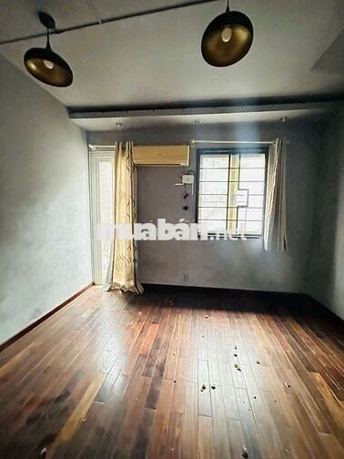 Quận 1  - 1 căn HXH - 2 tầng - 2Pn - 3.9T - TRẦN ĐÌNH XU