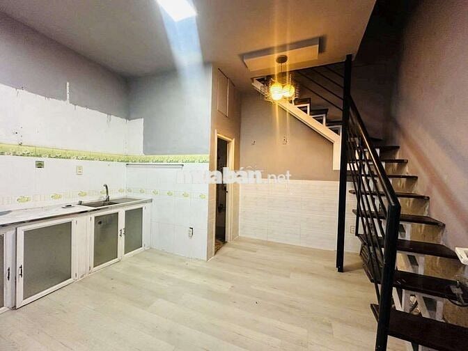 Quận 1  - 1 căn HXH - 2 tầng - 2Pn - 3.9T - TRẦN ĐÌNH XU