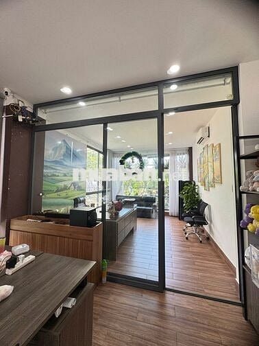 CẦN CHO THUÊ LẠI VĂN PHÒNG TẦNG 1 – GÓC 2 MẶT TIỀN ĐƯỜNG PHÚ THUẬN, Q7