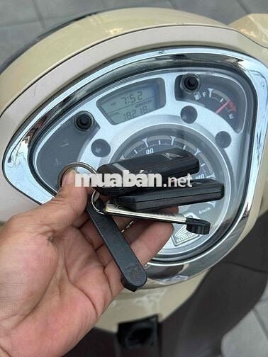 Honda SH Mode 2018 màu Kem