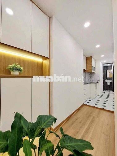 Bán căn hộ TT đẹp ,8/3 HBT, 2 ngủ, oto đỗ chân toà nhà,view đẹp 80m