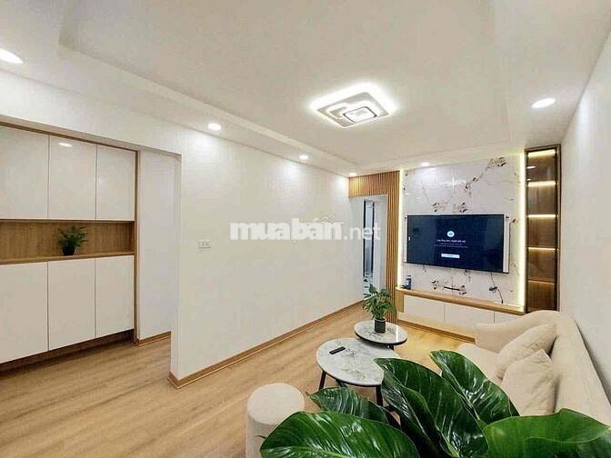 Bán căn hộ TT đẹp ,8/3 HBT, 2 ngủ, oto đỗ chân toà nhà,view đẹp 80m