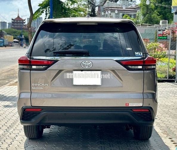 Toyota innova Cross 2.0 CVT 2025 - 18,000 Km.