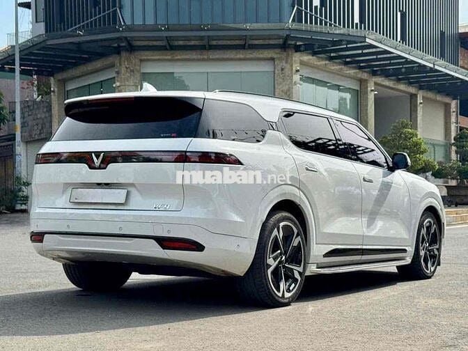 VF9 2023 Plus - Trắng - 5vkm- Thuê pin (CATL)