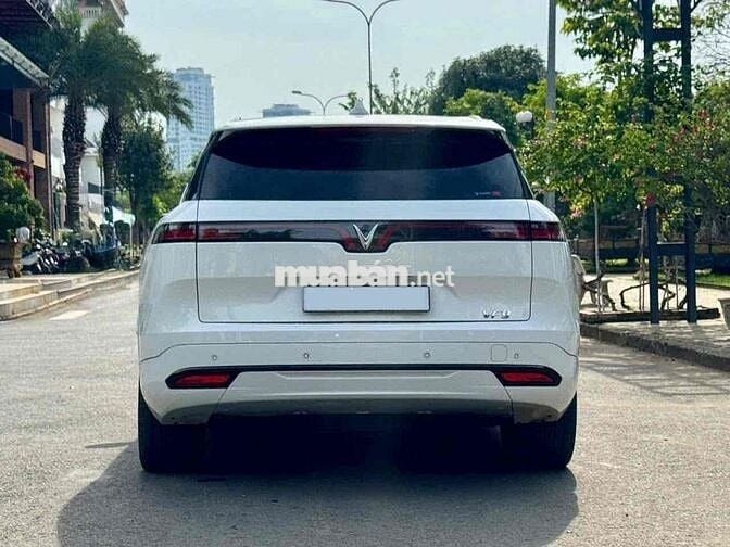 VF9 2023 Plus - Trắng - 5vkm- Thuê pin (CATL)