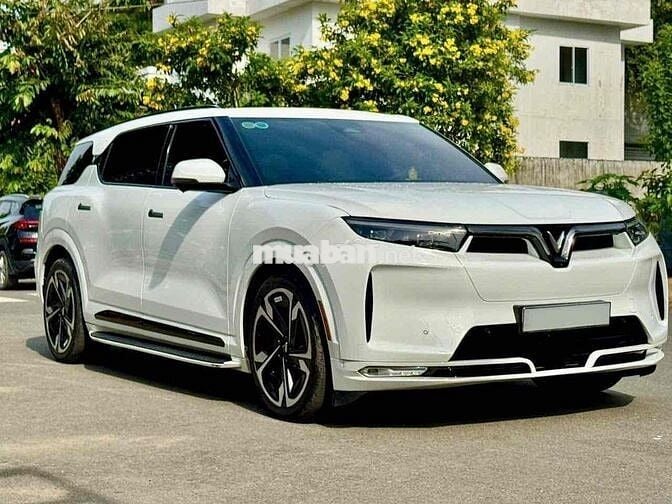 VF9 2023 Plus - Trắng - 5vkm- Thuê pin (CATL)