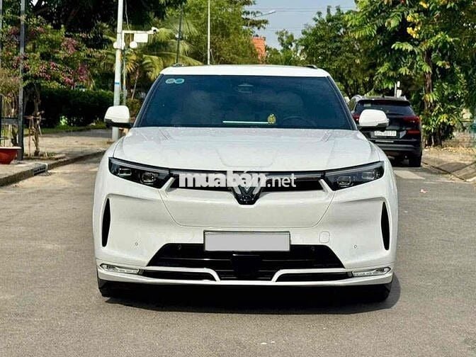 VF9 2023 Plus - Trắng - 5vkm- Thuê pin (CATL)