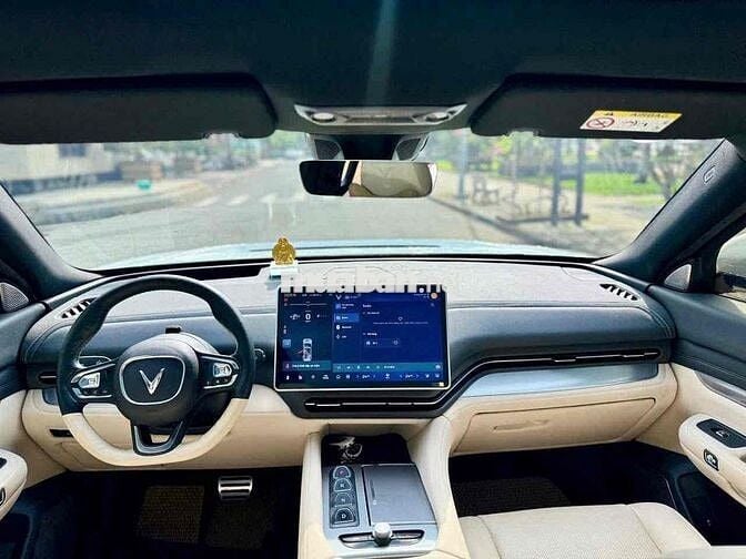 VF9 2023 Plus - Trắng - 5vkm- Thuê pin (CATL)