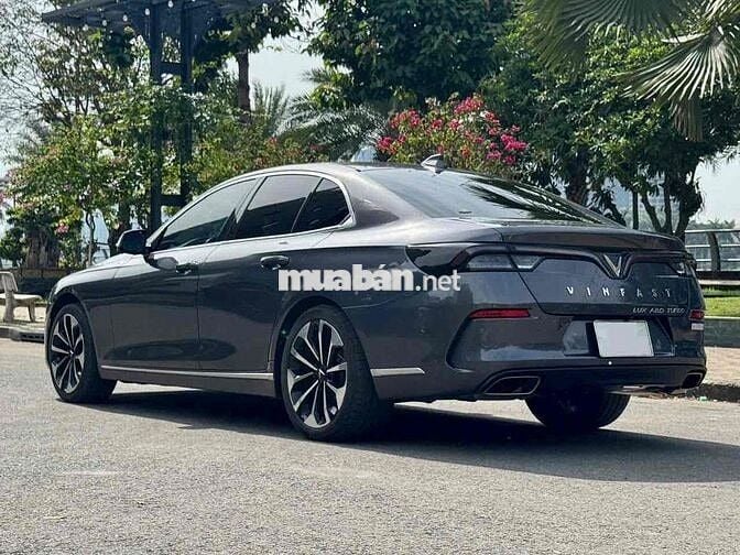 VinFast Lux A Premium 2021 - Màu xám - 5vkm