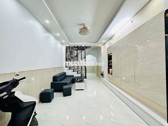 TRUNG TÂM CẦU GIẤY - NGÕ THÔNG OTO QUA NHÀ - 50M RA MẶT PHỐ KINH DOANH