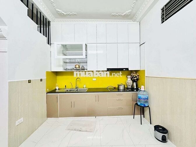 TRUNG TÂM CẦU GIẤY - NGÕ THÔNG OTO QUA NHÀ - 50M RA MẶT PHỐ KINH DOANH