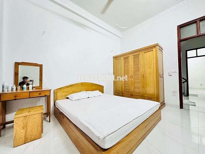 TRUNG TÂM CẦU GIẤY - NGÕ THÔNG OTO QUA NHÀ - 50M RA MẶT PHỐ KINH DOANH