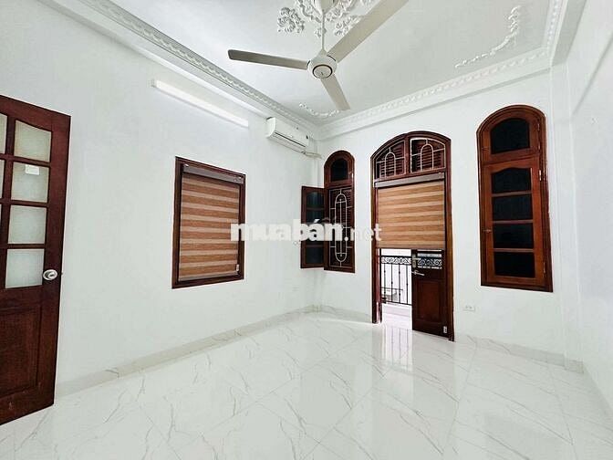 TRUNG TÂM CẦU GIẤY - NGÕ THÔNG OTO QUA NHÀ - 50M RA MẶT PHỐ KINH DOANH