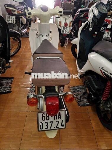Xe máy Retro 50cc Trắng kem