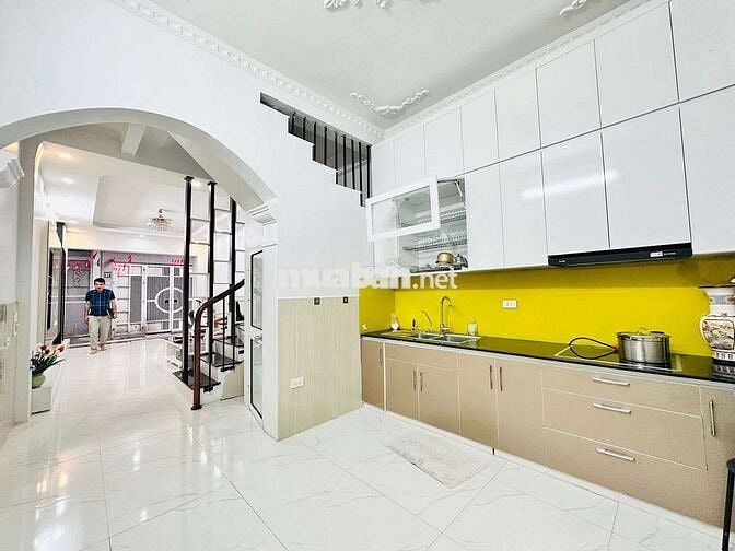 TRUNG TÂM CẦU GIẤY - NGÕ THÔNG OTO QUA NHÀ - 50M RA MẶT PHỐ KINH DOANH