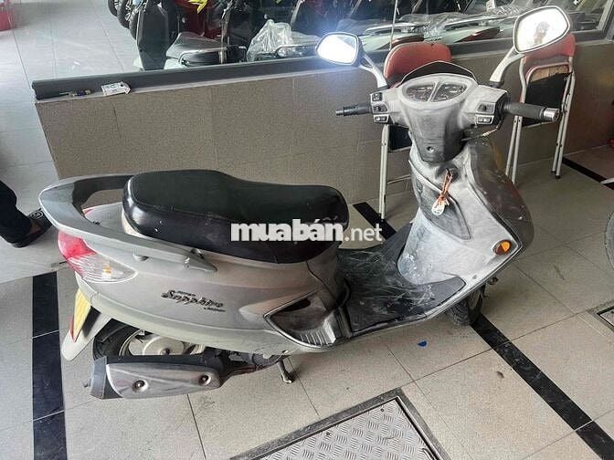 Suzuki Sapphire màu Xám