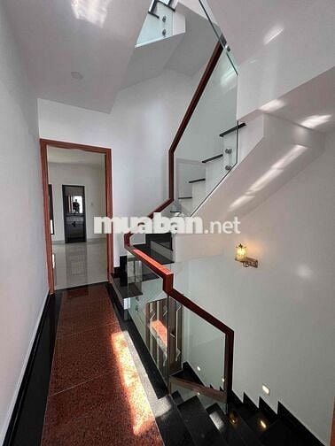 Nhà Mới Đẹp DT 210m2 1Trệt 1Lửng 2Lầu 4Pn 3Wc Sân Xe Máy Hẻm Xe Tải