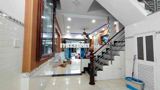 🆘🆘BÌNH TÂN-  67 m —   4.5 x 15Trệt  3lầu  san thượng  4 PN  HẺM 6 m