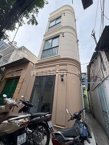Nhỉnh 8 tỷ, có ngay nhà đẹp 4 tầng phố đi bộ Bùi Viện Q1
