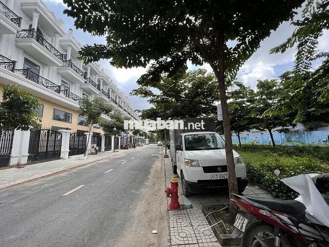 Bán nhà phố 4 tầng - 7 phòng - 7wc quận 12 giáp gò vấp