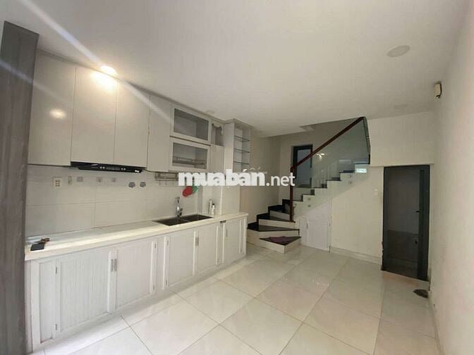 Nhà mới  4 PN Hoàng Hoa Thám giá chỉ 18tr