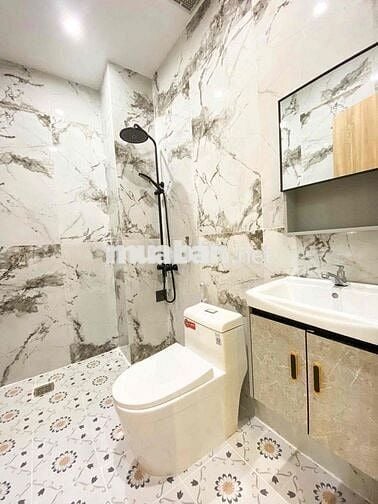 BÁN NHÀ ĐẸP FULL NỘI THẤT HẺM 388 CẦN THƠ