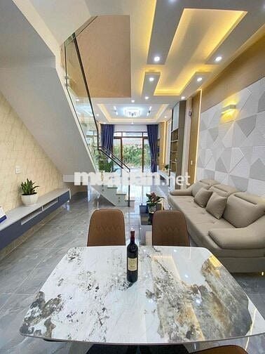 BÁN NHÀ ĐẸP FULL NỘI THẤT HẺM 388 CẦN THƠ