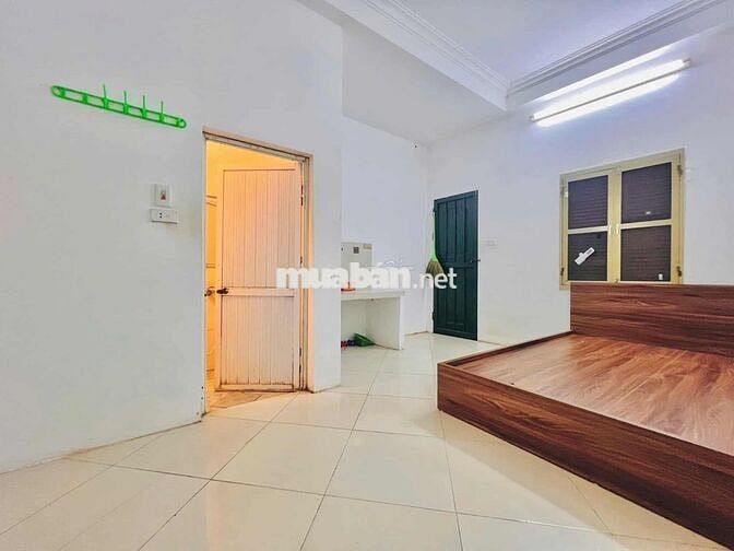 Cần nhượng phòng khép kín tháng 12 chuyển vào, 18m2 ở Đống đa