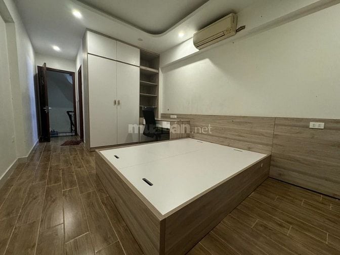 Cho thuê nhà nguyên căn Hồng Mai, Bạch Mai, ô tô lùi tận cửa, 12tr/th