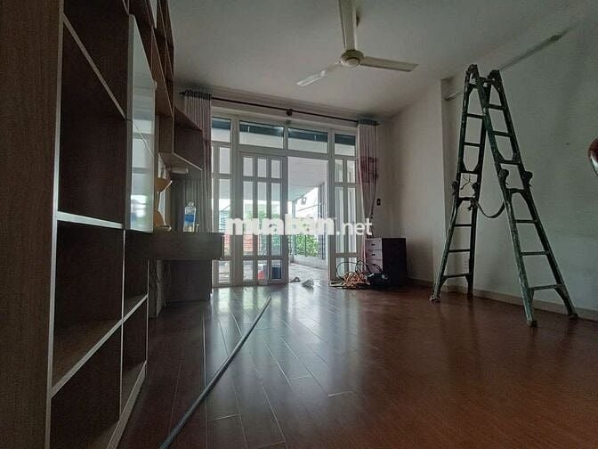 NHÀ 3 LẦU 4PN 4WC, SÂN ĐẬU OTO, ĐƯỜNG 12, GẦN BẾN METRO BÌNH THÁI