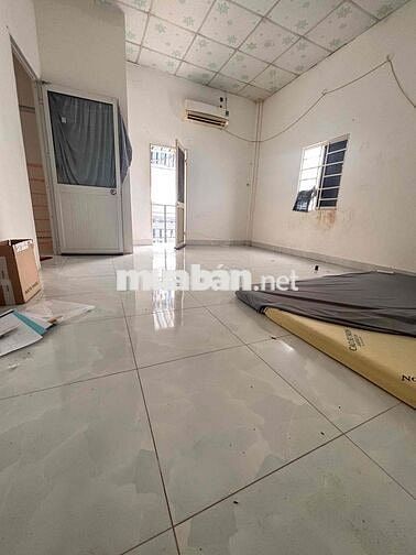 cho thuê nhà nhỏ hẻm xe tải đang sửa mới