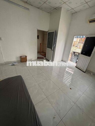 cho thuê nhà nhỏ hẻm xe tải đang sửa mới