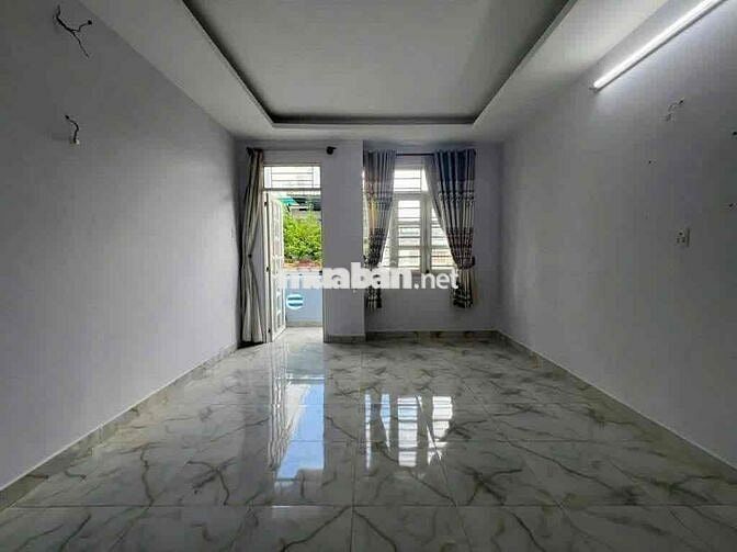 cho thuê nhà rộng,trung tâm 2p 11tr