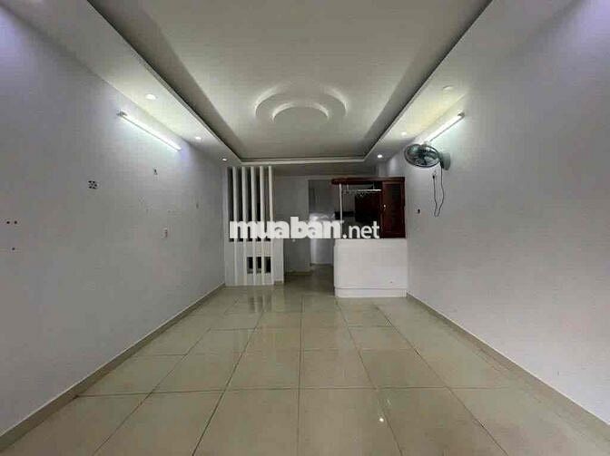 cho thuê nhà rộng,trung tâm 2p 11tr