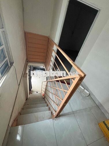 cho thuê nhà nhỏ hẻm xe tải đang sửa mới