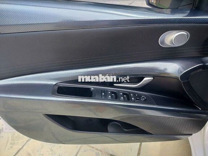 Hyundai Elantra 1.6AT tiêu chuẩn – Sản xuất 2022