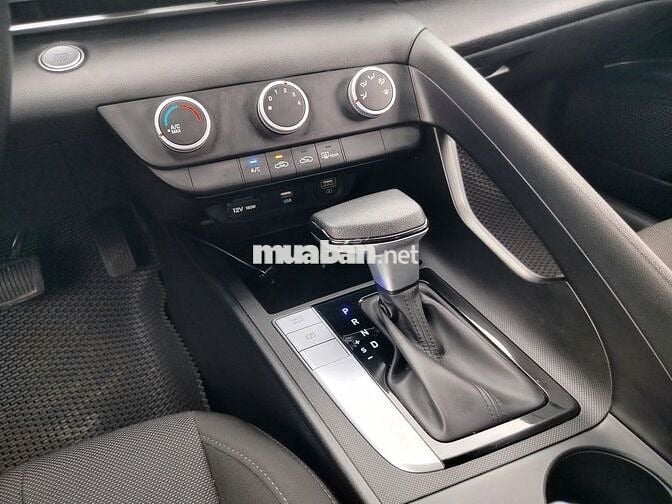 Hyundai Elantra 1.6AT tiêu chuẩn – Sản xuất 2022