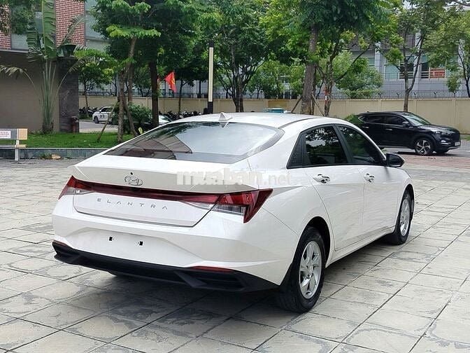 Hyundai Elantra 1.6AT tiêu chuẩn – Sản xuất 2022