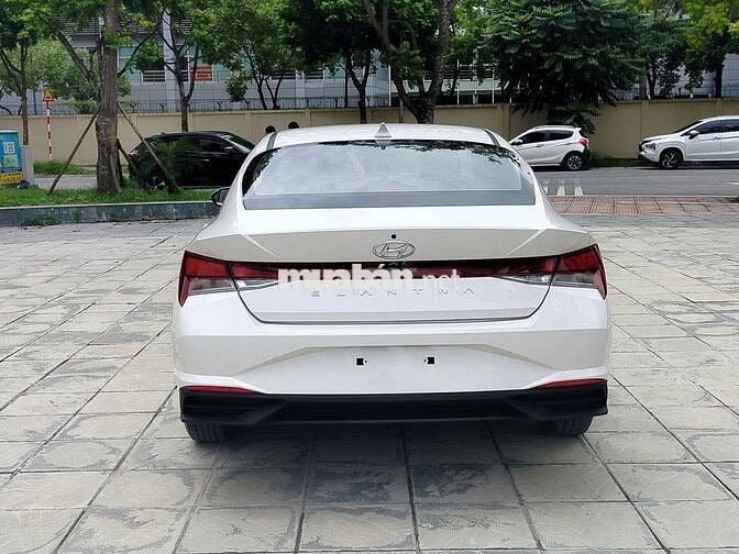Hyundai Elantra 1.6AT tiêu chuẩn – Sản xuất 2022